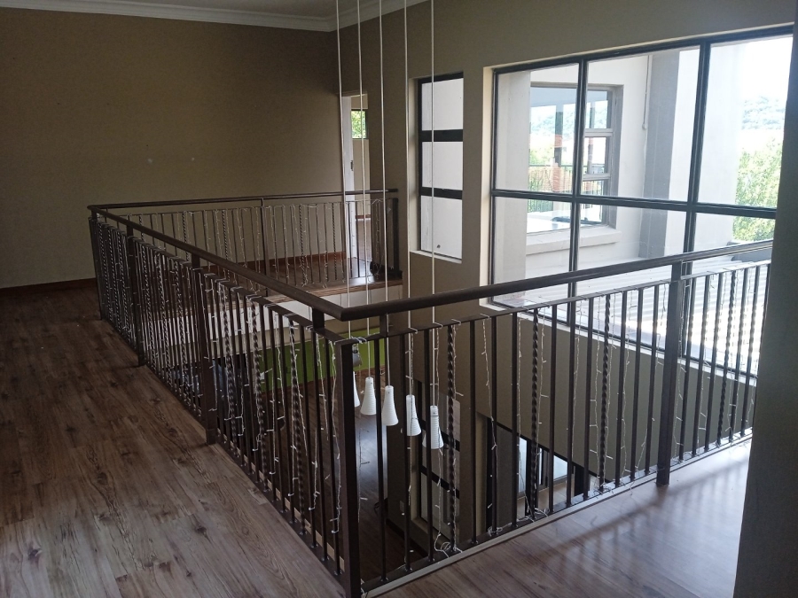 To Let 5 Bedroom Property for Rent in Xanadu North West